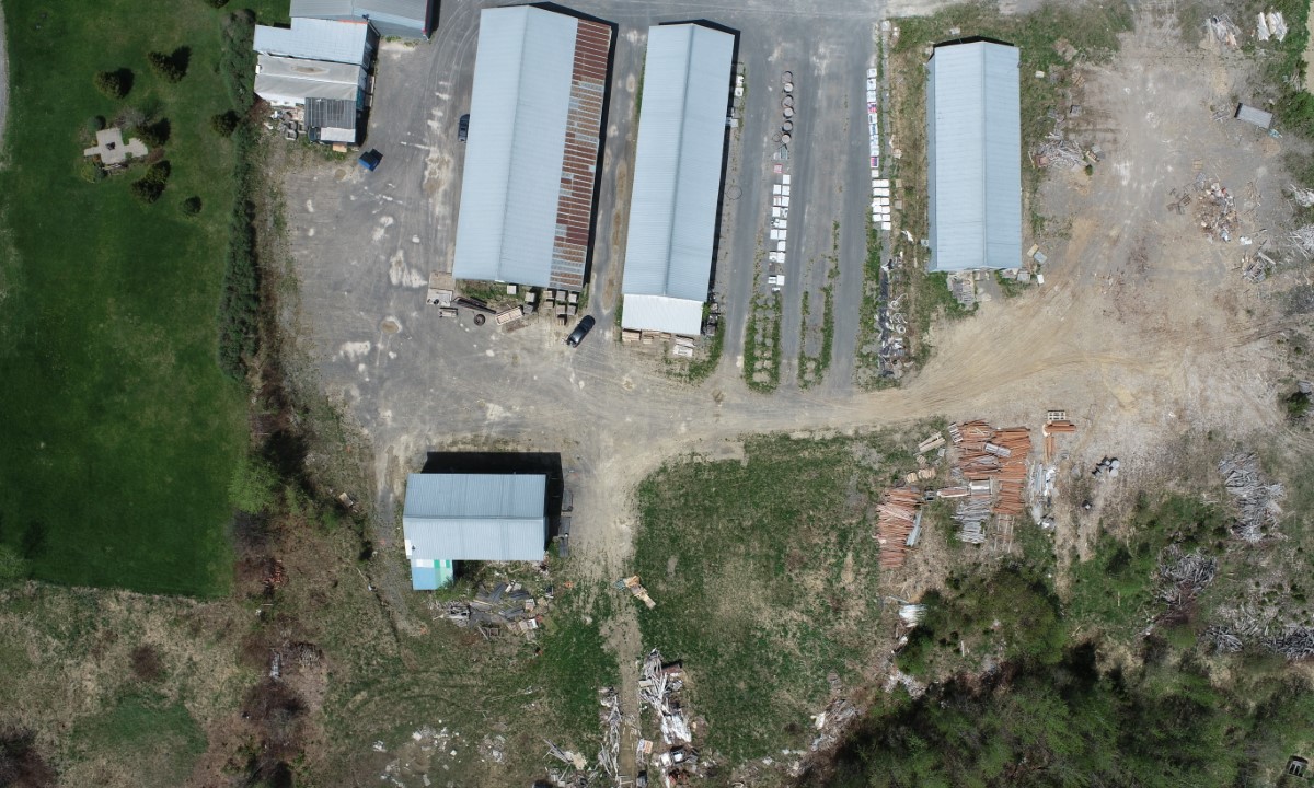 Vue aérienne d’un site industriel pour évaluation environnementale à Saint-Lazare